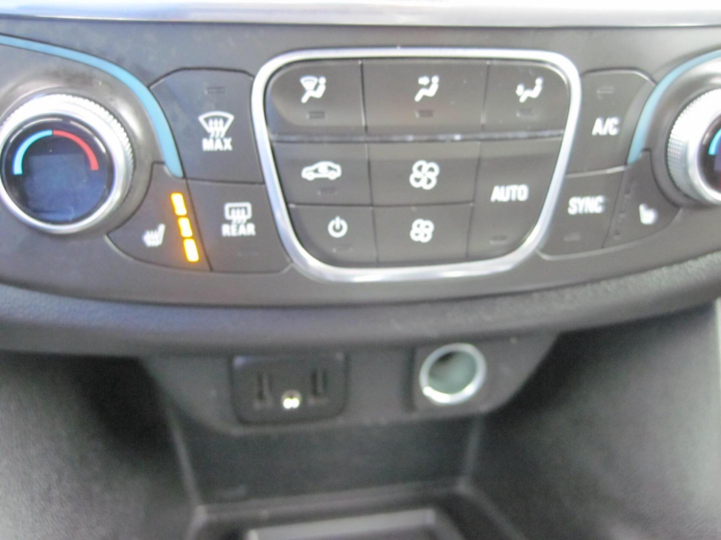 2022 silver /black Chevrolet Traverse LT AWD (1GNEVHKW0NJ) , automatic transmission, located at 9530 Old Seward Highway, Anchorage, AK, 99515, (907) 349-3343, 61.134140, -149.865570 - Nice Chevrolet Traverse LT AWD, Leather seat, 4 bucket seats, come take a test drive. - Photo#16